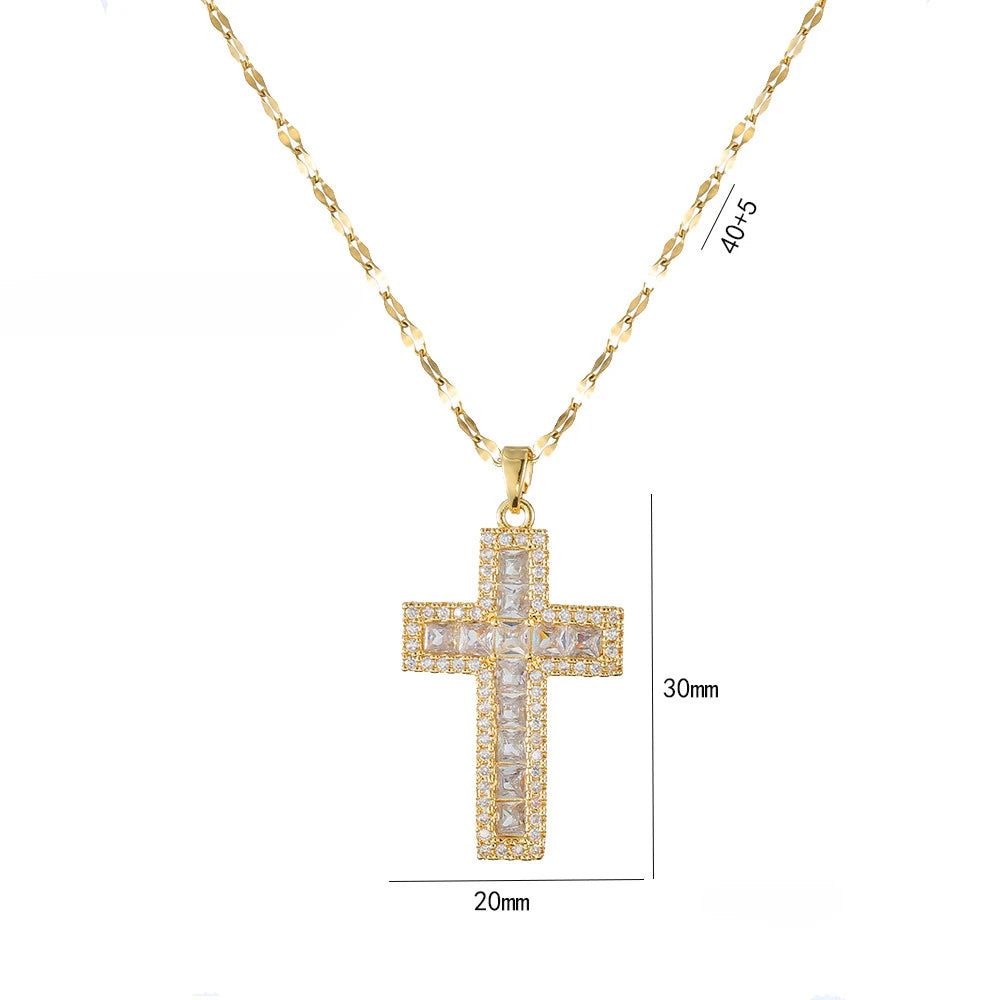 Halskette mit Anhänger Christliches Kreuz aus Zirkon
