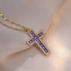 Halskette mit Anhänger Christliches Kreuz aus Zirkon C