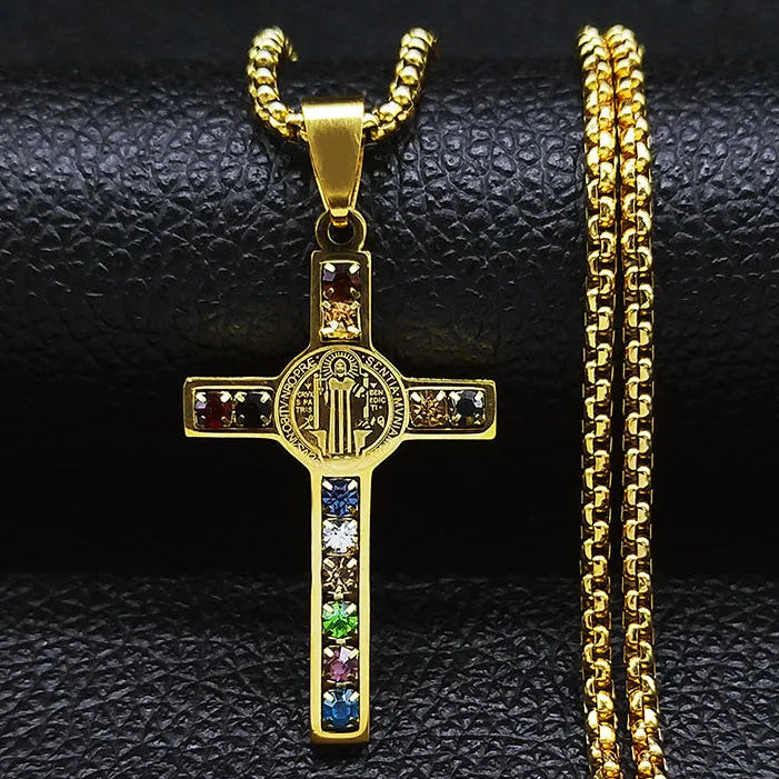 Halskette mit mehrfarbigem Anhänger Kreuz des heiligen Benedikt in Gold