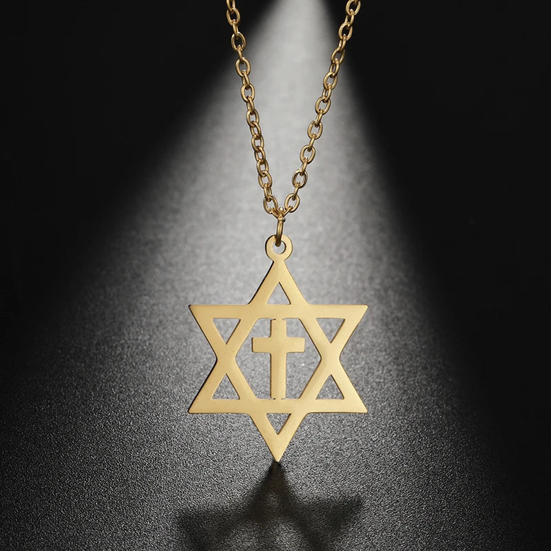 Halskette mit Kreuzanhänger und <span data-glossary-id="orthodoxe_jüdische_Symbole">orthodoxen jüdischen Symbolen</span> aus Gold