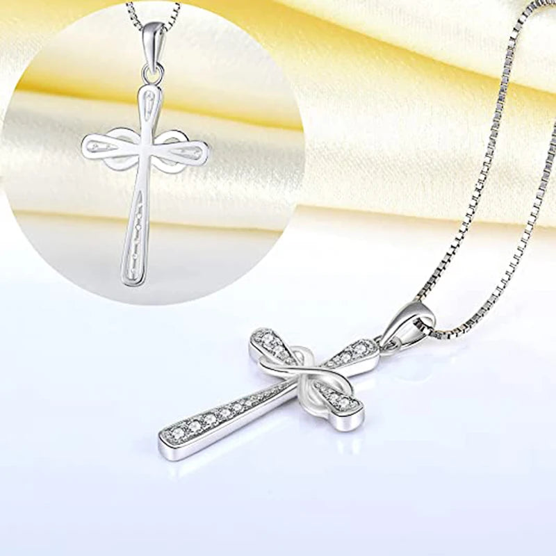 Collana con pendente croce e simbolo dell'infinito intrecciati