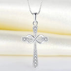 Collana con pendente croce e simbolo dell'infinito intrecciati