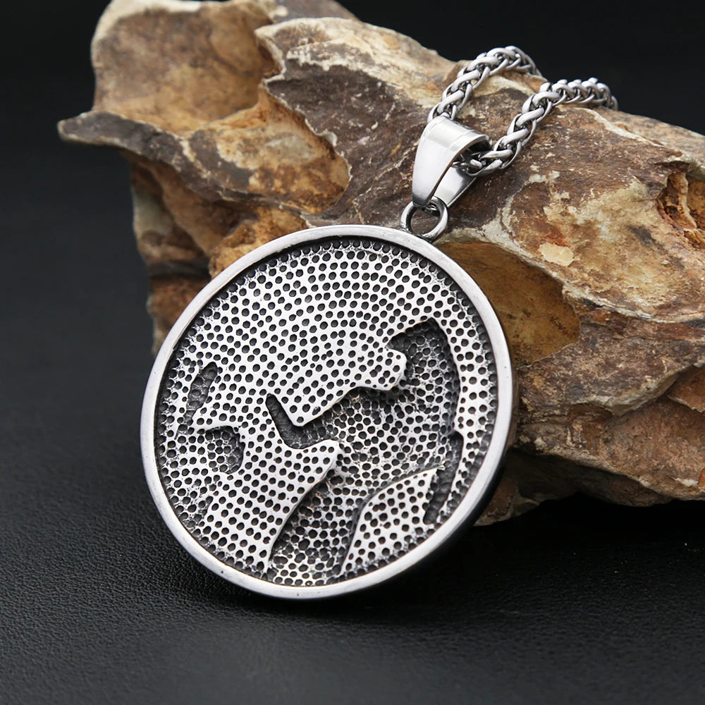 Halskette mit Anubis-Anhänger