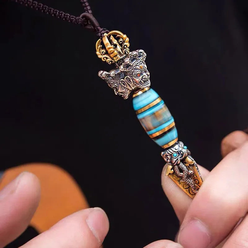 Collier avec pendentif dague phurba rituelle tibétaine de protection anti-stress