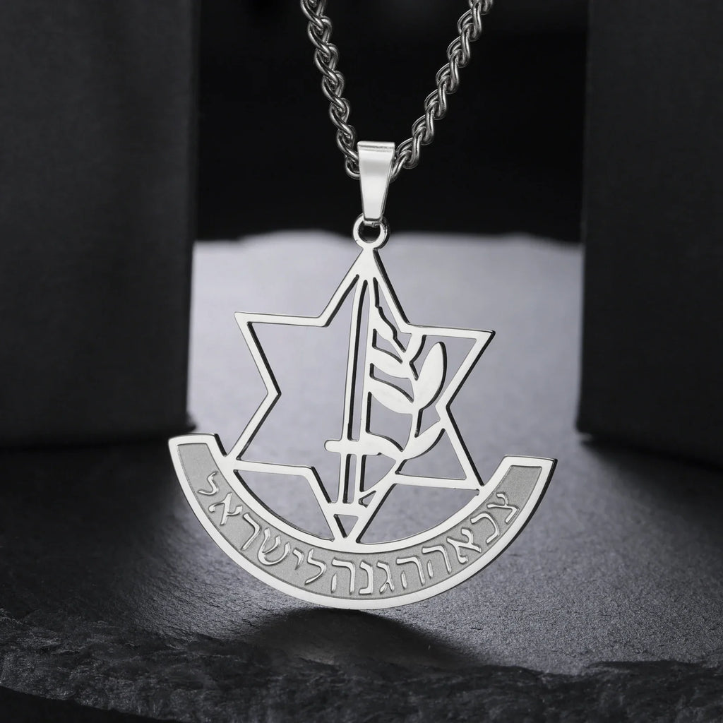 Halskette mit Anhänger des Davidsterns und symbolischer jüdischer Lilienblume in Silber