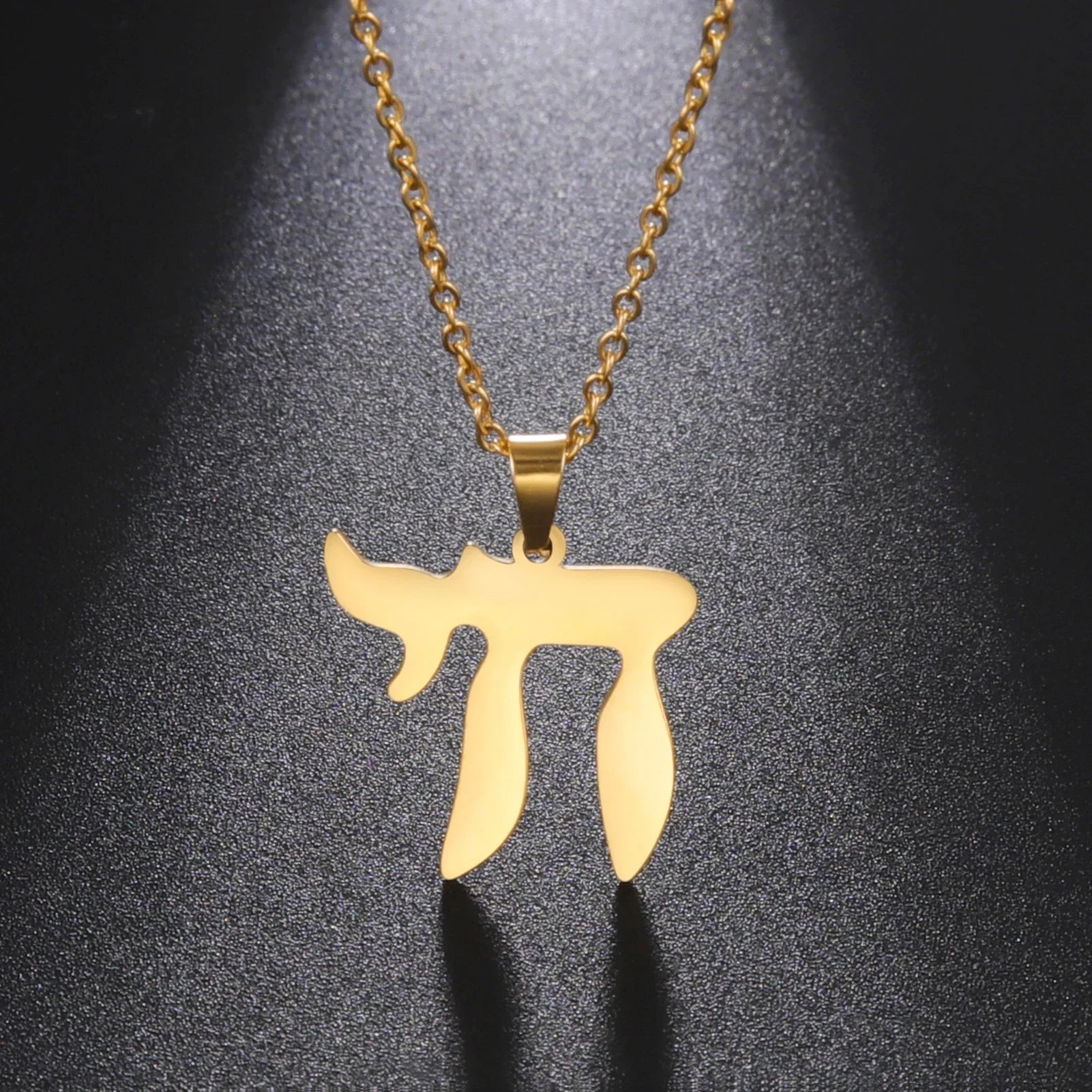 Halskette mit Anhänger des hebräischen Buchstabens Chai, Symbol des jüdischen Lebens, Gold