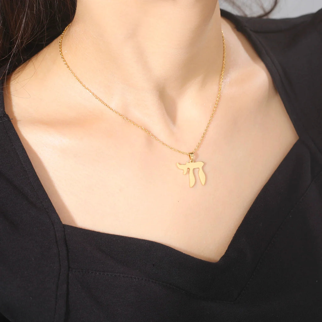 Halskette mit Anhänger des hebräischen Buchstabens Chai, Symbol des jüdischen Lebens, Gold