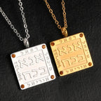 Halskette mit Anhänger jüdischer Gebete in hebräischen Buchstaben Ana b'Koach Silber