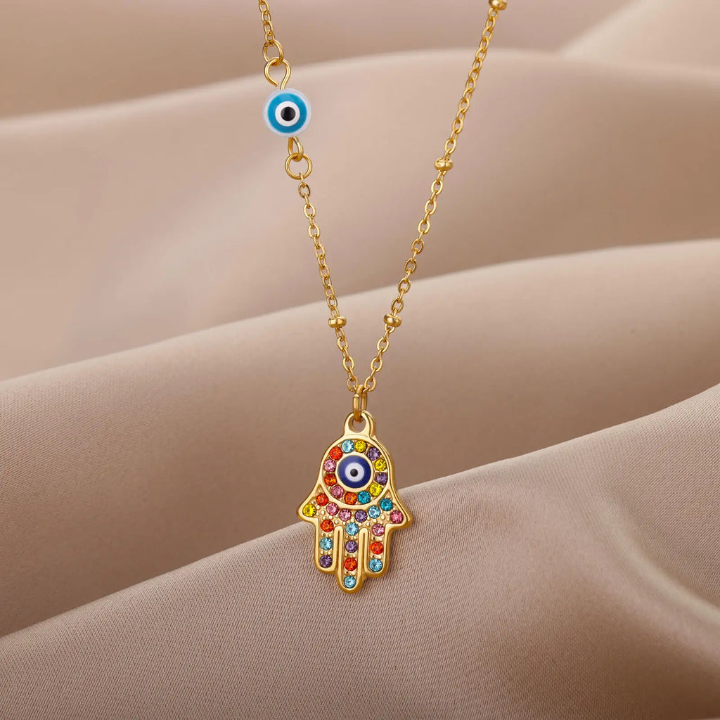 Halskette mit Anhänger zum Schutz vor dem bösen <span data-glossary-id="œil">Auge</span> und mehrfarbiger arabischer Fatima-Hand in Gold