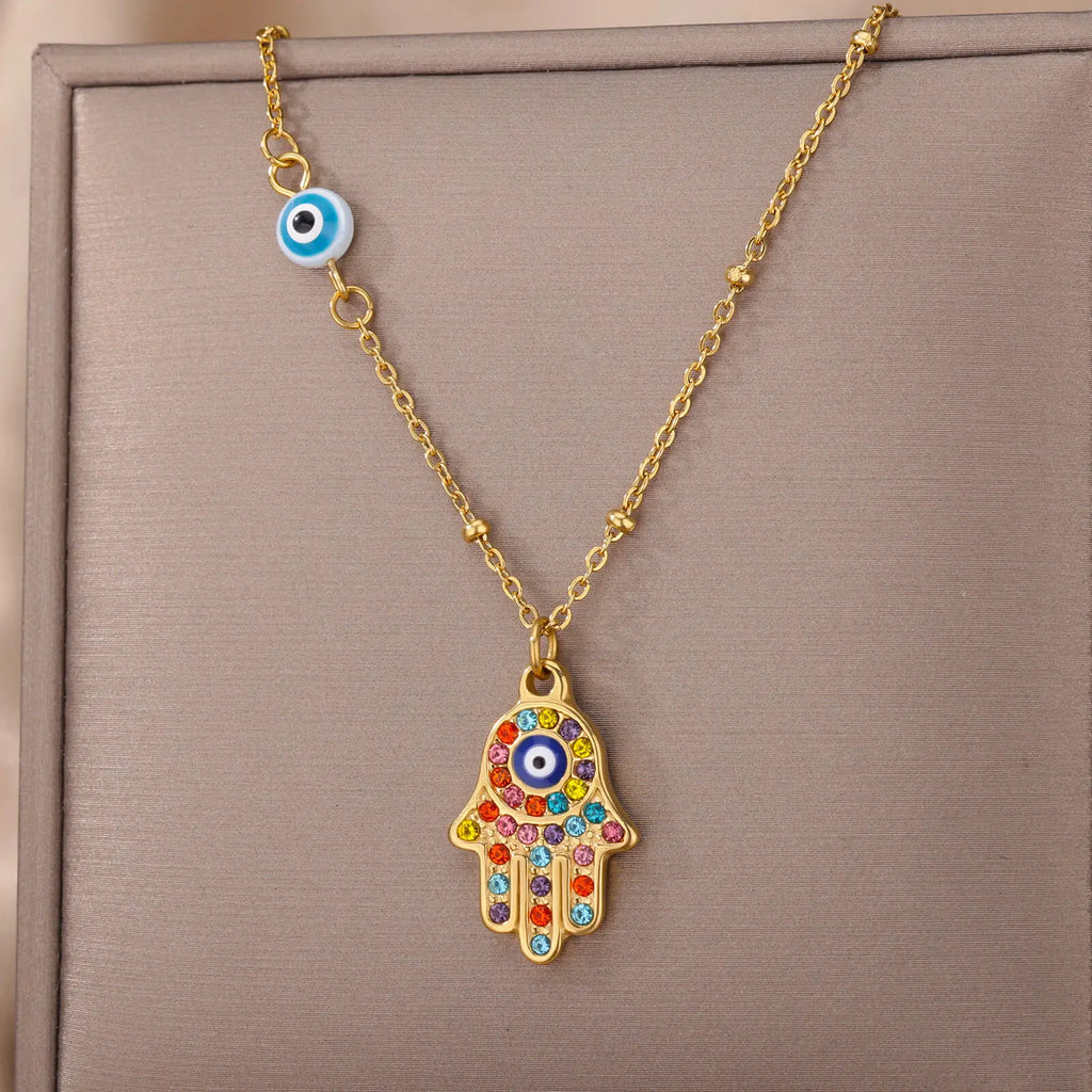 Halskette mit Anhänger zum Schutz vor dem bösen <span data-glossary-id="œil">Auge</span> und mehrfarbiger arabischer Fatima-Hand in Gold