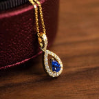 Collana con pendente doppia goccia d'acqua e cristallo blu zaffiro