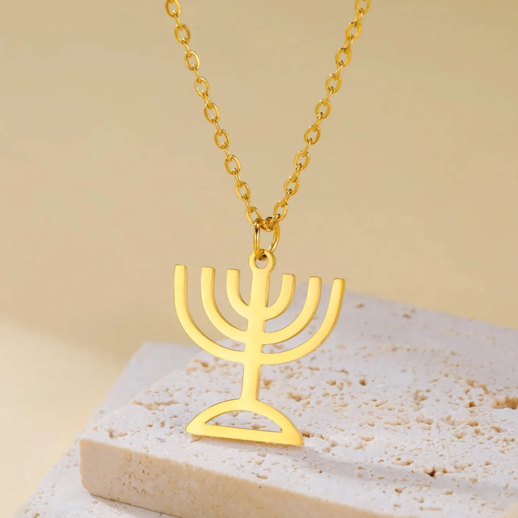 Halskette mit Anhänger des Symbols der jüdischen Identität Menora Gold
