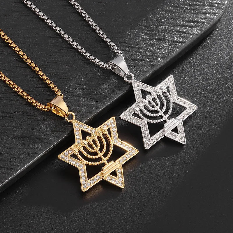 Halskette mit Anhänger Davidstern und Symbol der jüdischen Identität Menora Gold