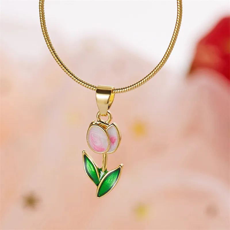 Halskette mit Tulpenblüten-Anhänger aus weißem und rosafarbenem farbigem Emaille