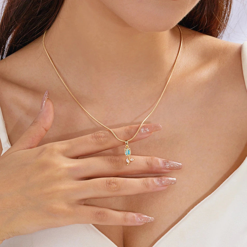 Halskette mit Tulpenblumen-Anhänger aus grünem Zirkon