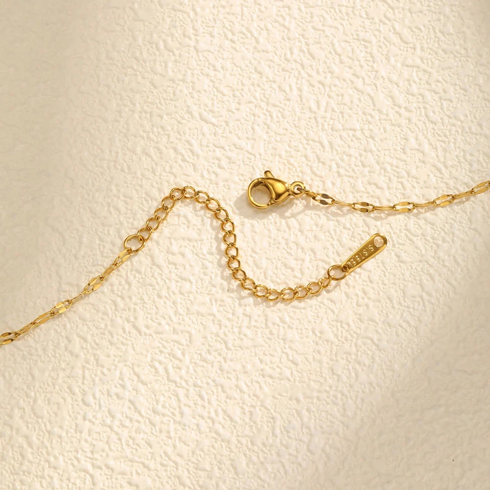 Halskette mit drehbarem Zirkonia-Blumenanhänger zur Stressreduzierung