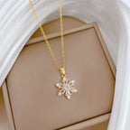 Halskette mit Schneeflocken-Anhänger aus Kristall