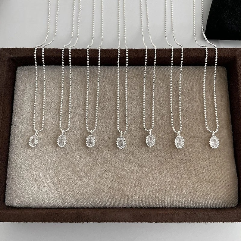 Collana con pendente ovale scintillante a goccia d'acqua