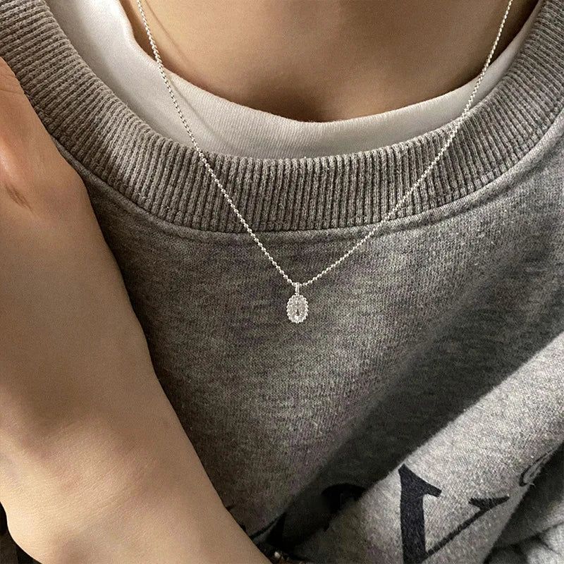 Collana con pendente ovale scintillante a goccia d'acqua