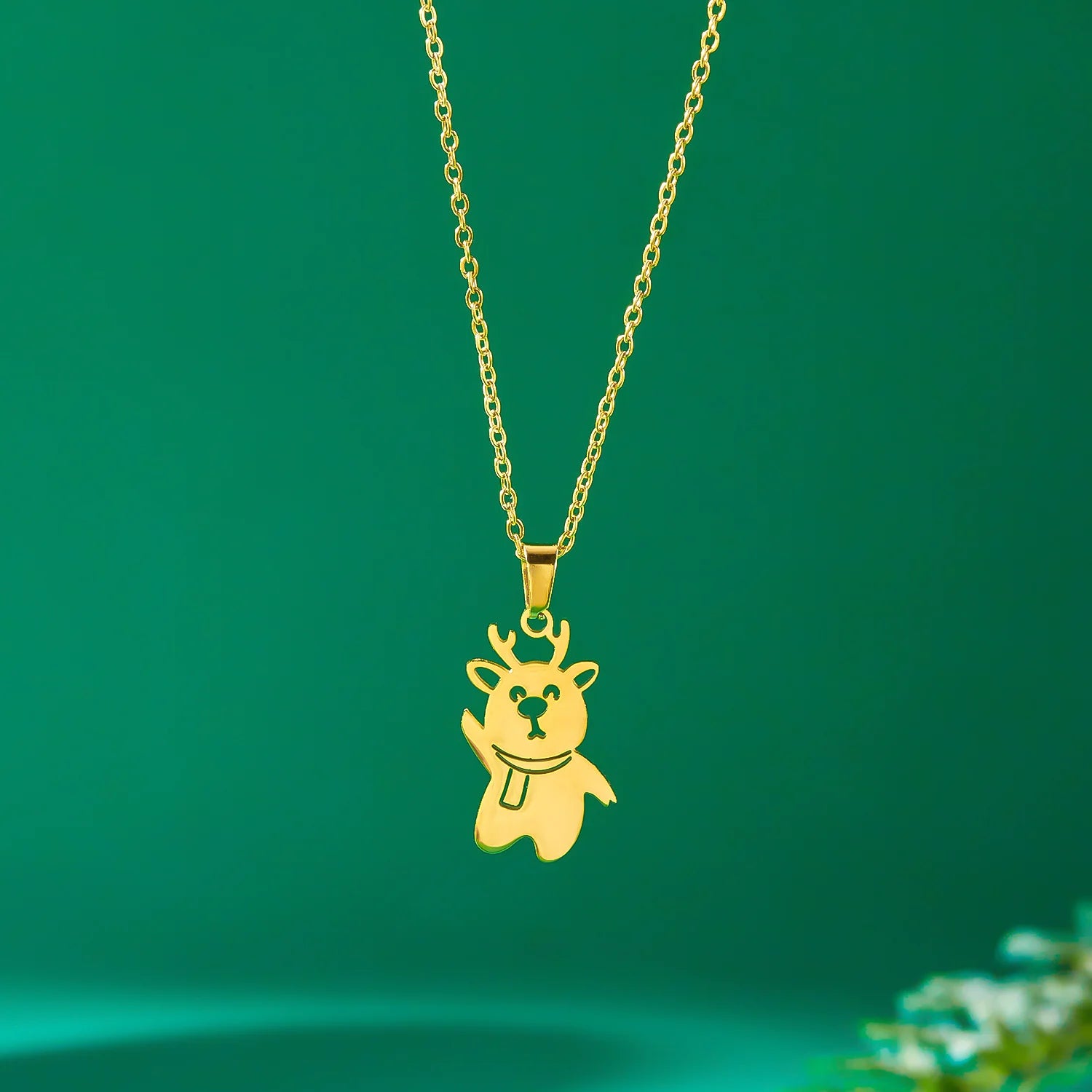 Halskette mit winterlichem Schneemann-Anhänger Gold