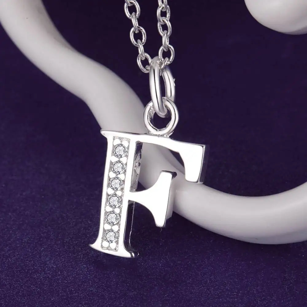 Lange Halskette mit Initialenanhänger f