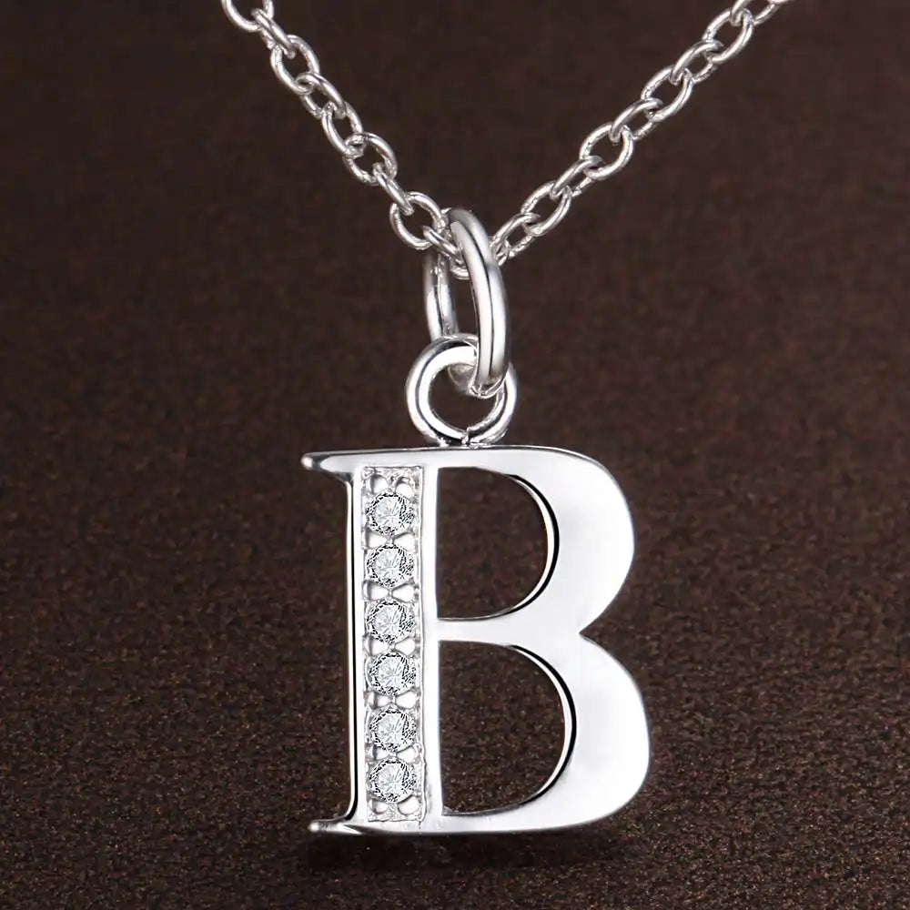 Lange Halskette mit Initialenanhänger b