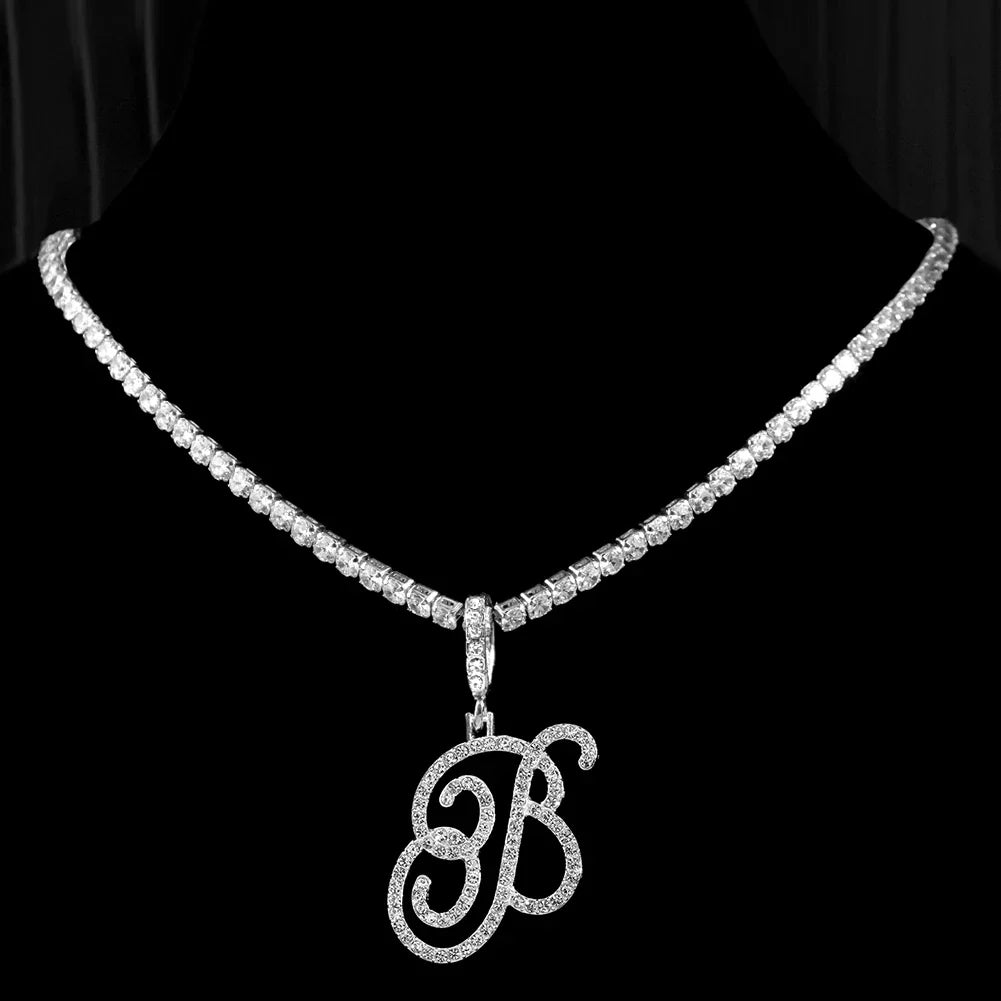 Choker mit Initialen-Anhänger und Strass b