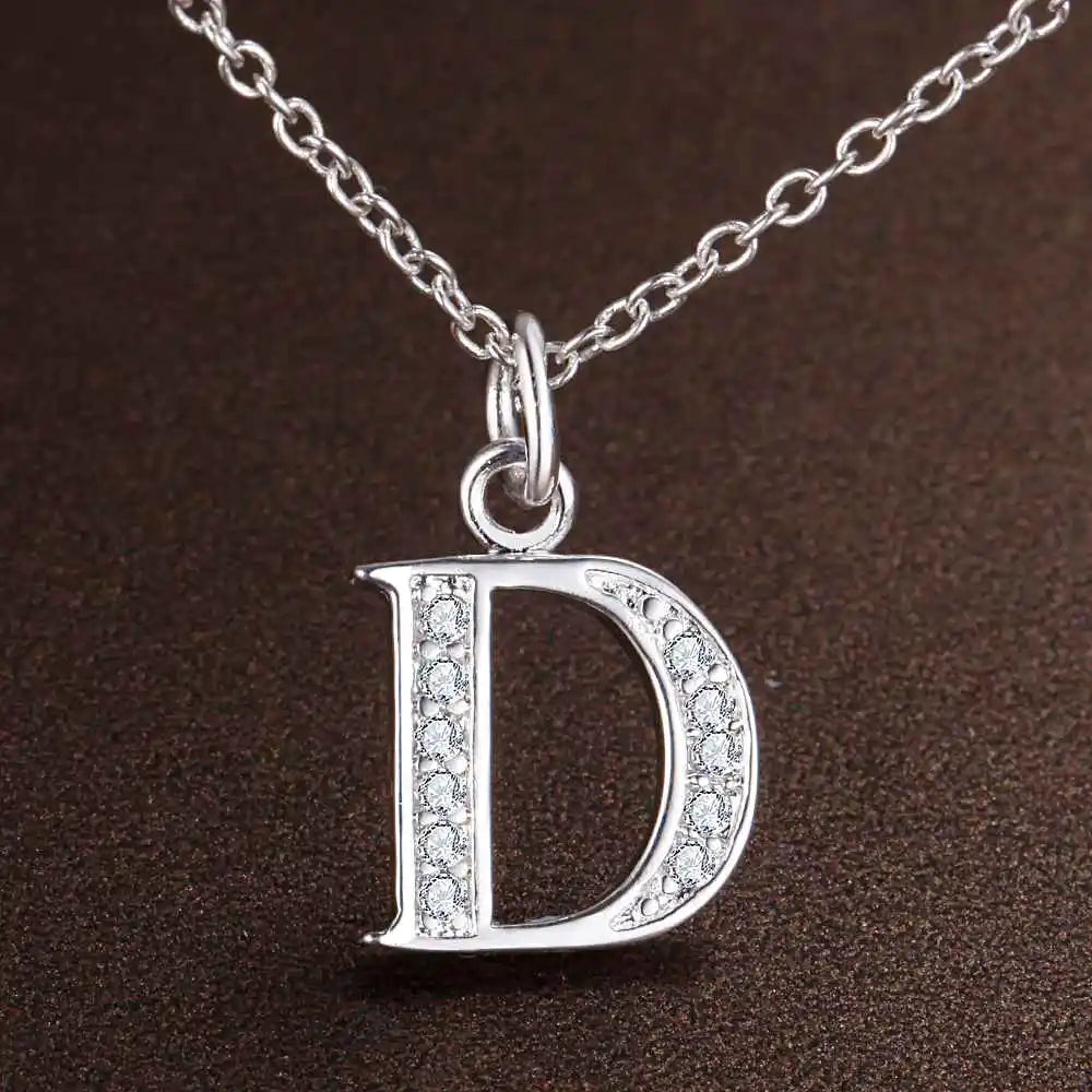Lange Halskette mit Initialenanhänger d