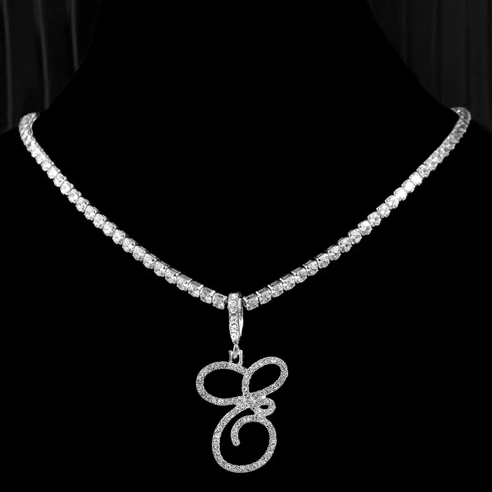 Choker mit Initialen-Anhänger und Strass e
