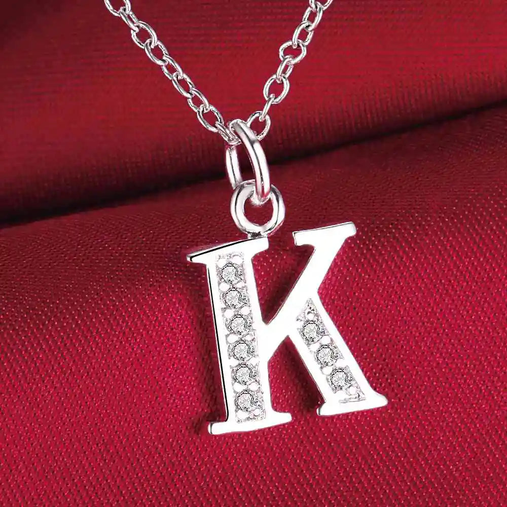 Lange Halskette mit Initialenanhänger k
