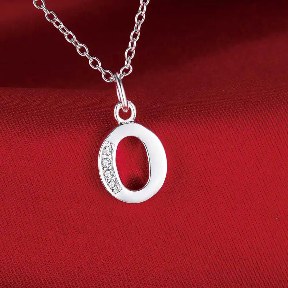 Lange Halskette mit Initialenanhänger o