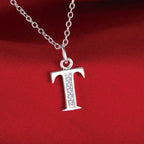 Lange Halskette mit Initialenanhänger t