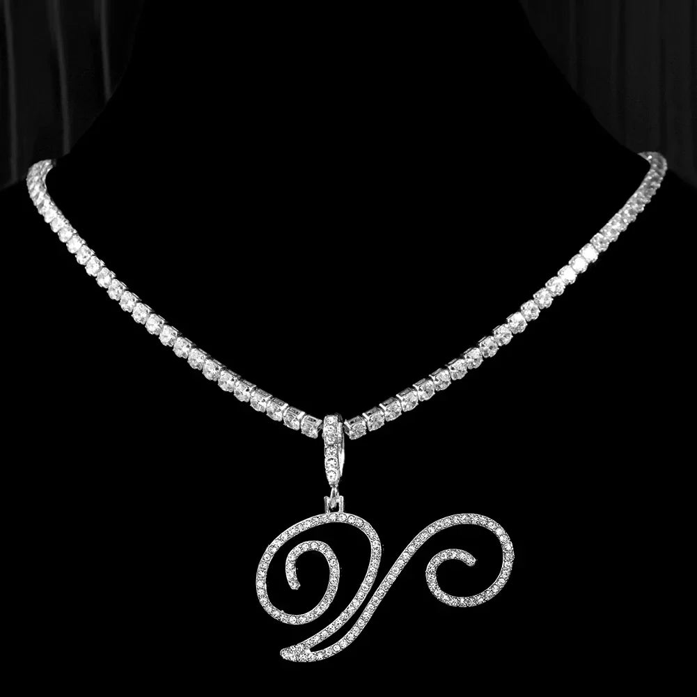 Choker mit Initialen-Anhänger und Strass v