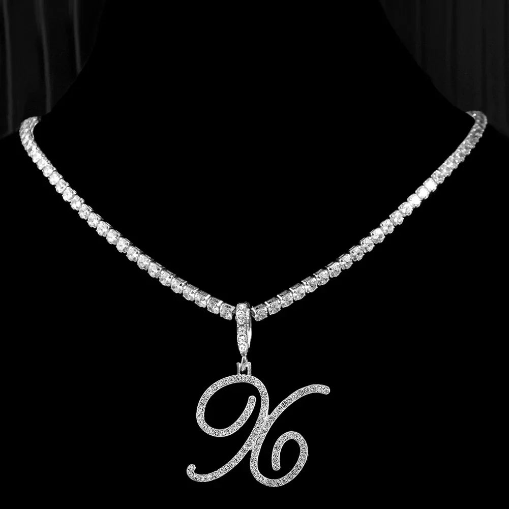 Choker mit Initialen-Anhänger und Strass x