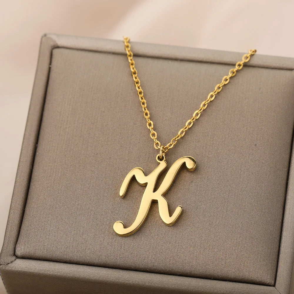 Halskette mit Initialen-Anhänger für Damen k