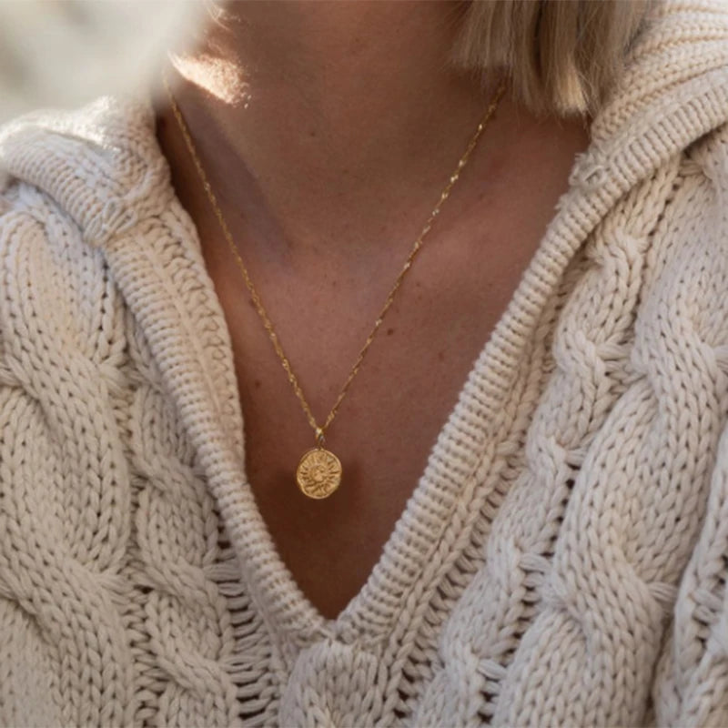 Halskette mit Mondanhänger für Damen Gold