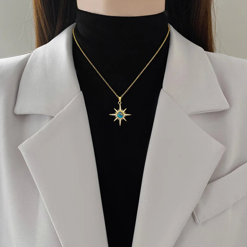 Collier avec pendentif soleil et cristal