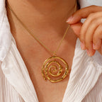 Halskette mit vergoldetem Spiralanhänger