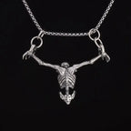 Collana con pendente scheletro e teschio sospeso