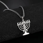 Halskette mit symbolischem jüdischem Menora-Anhänger