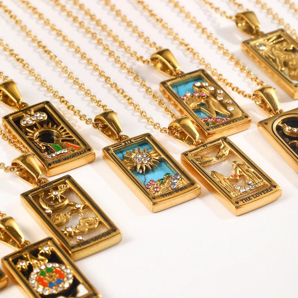 Halskette mit Tarot-Anhänger 