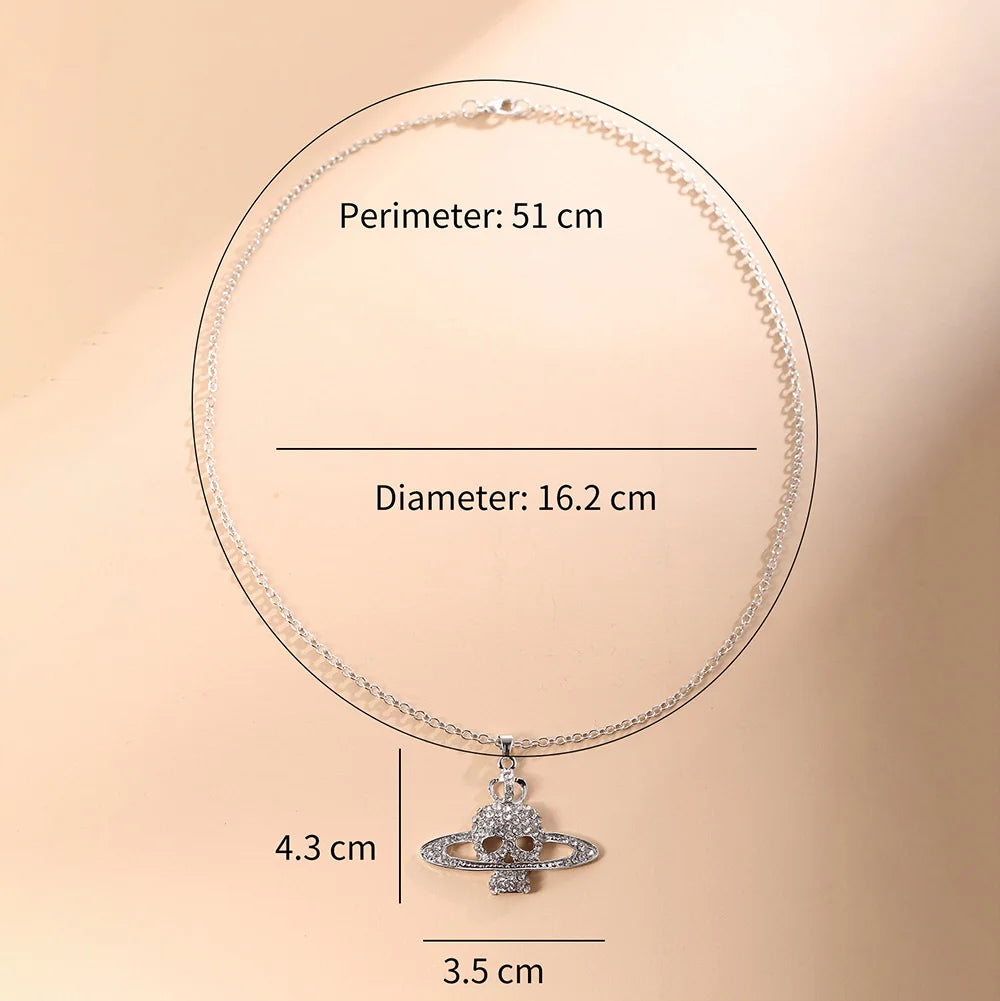 Halskette mit Totenkopf-Anhänger aus Strass