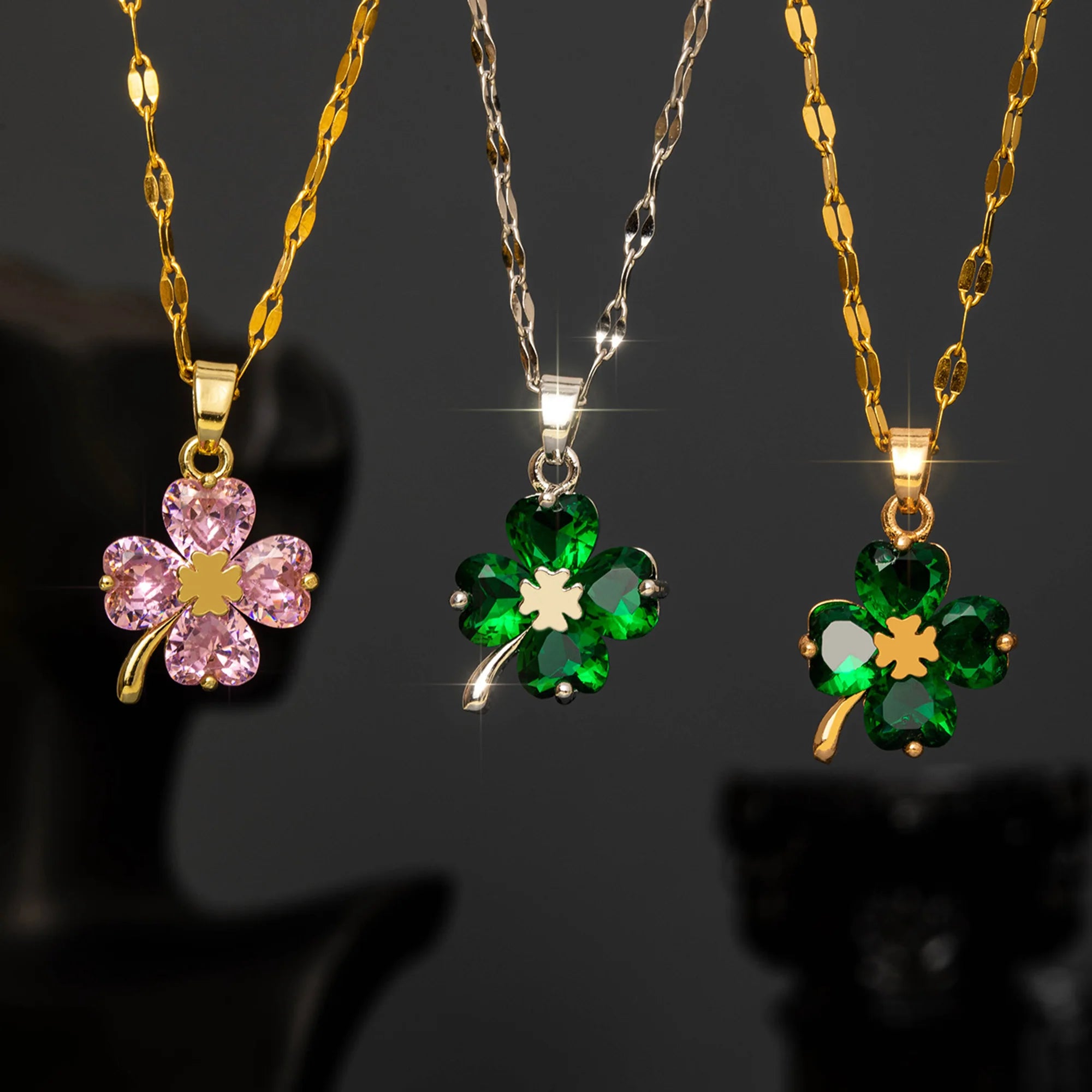 Halskette mit Anhänger Kleeblatt mit 4 Blättern in Silber und Grün