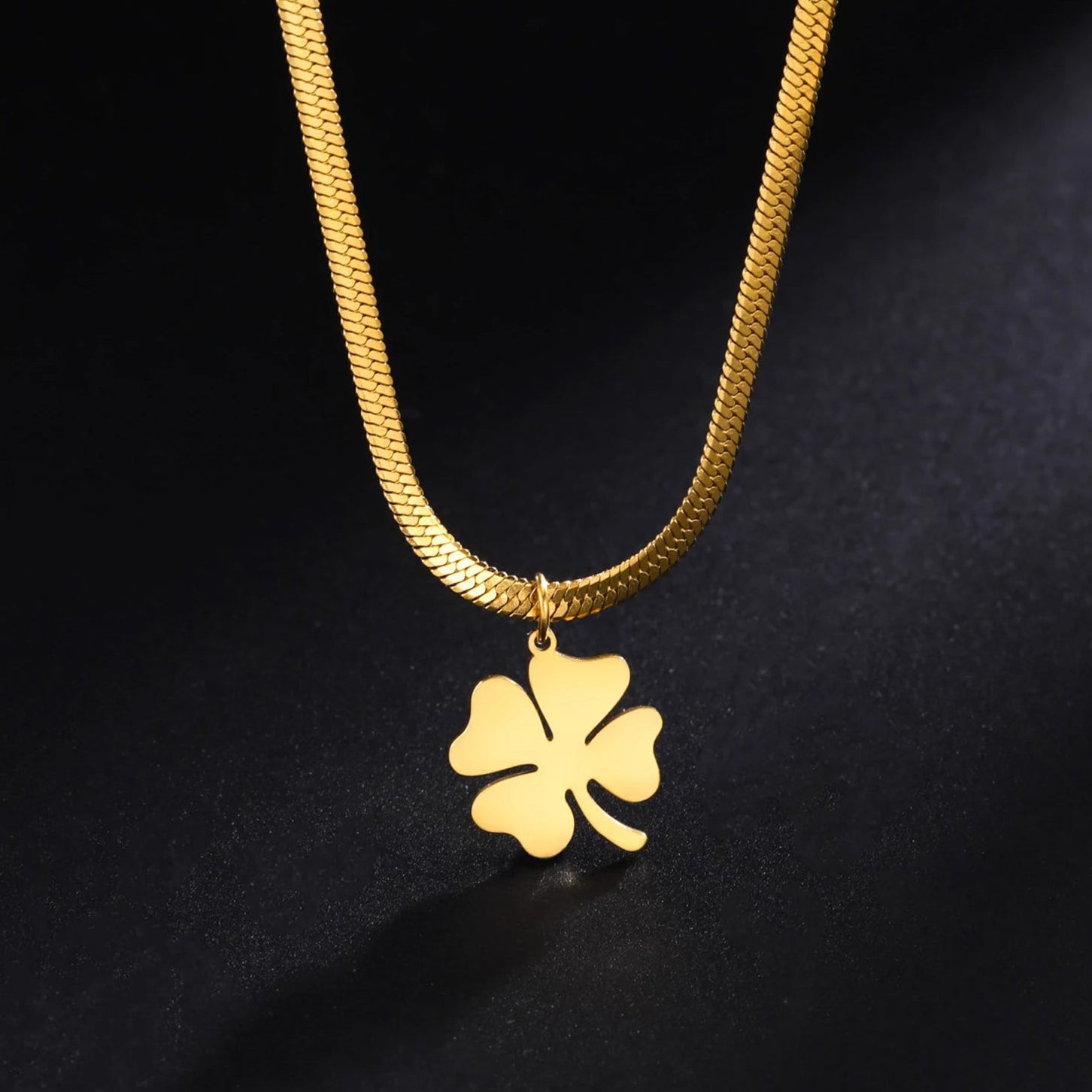Halskette mit Kleeblatt-Anhänger mit 4 Blättern Glücksbringer gold