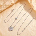 Halskette mit Kleeblatt-Anhänger, mit weißen Kristallen pavébesetzt