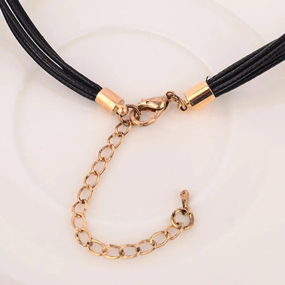 Halskette mit Federanhänger 