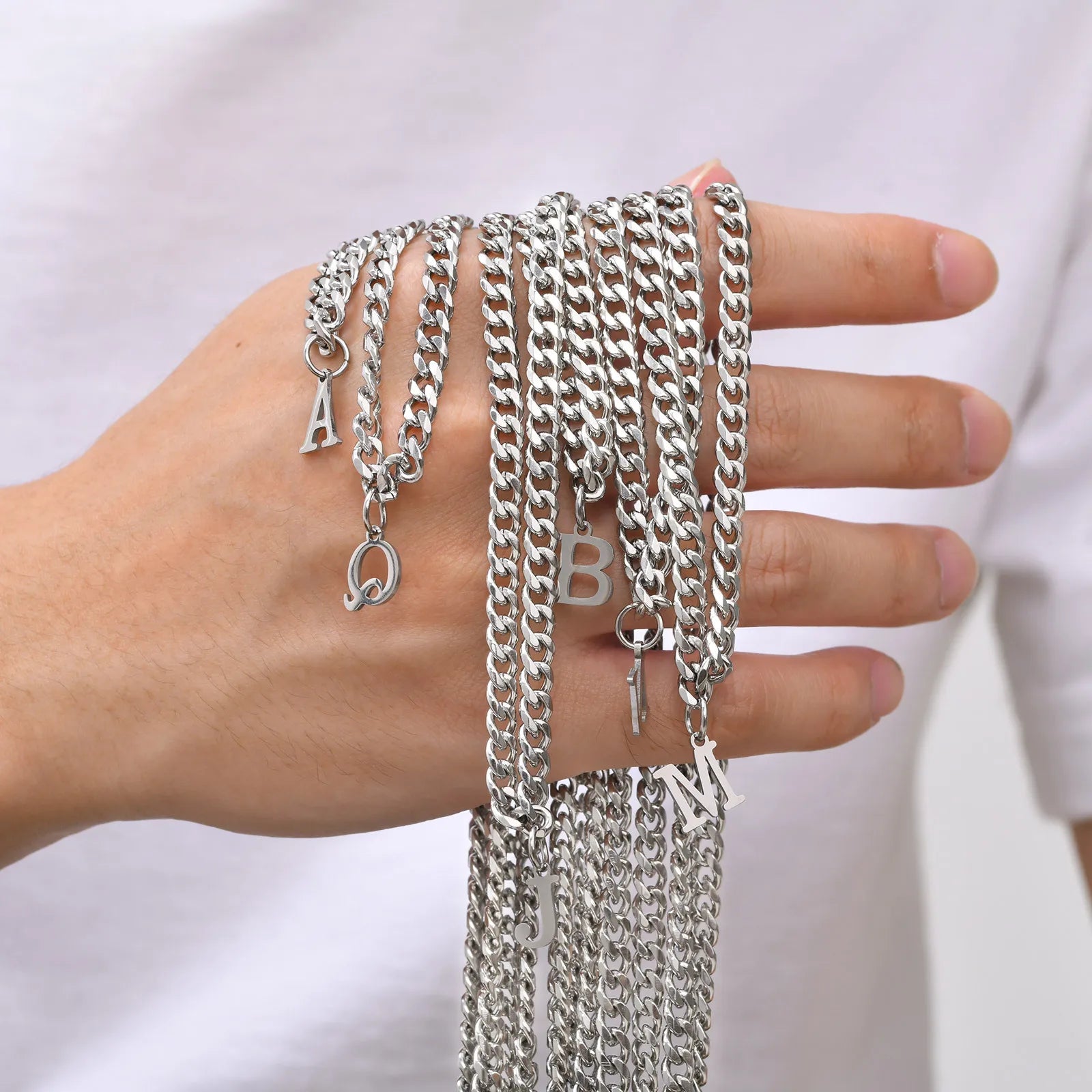 Herrenhalskette mit personalisiertem Initial-Anhänger 