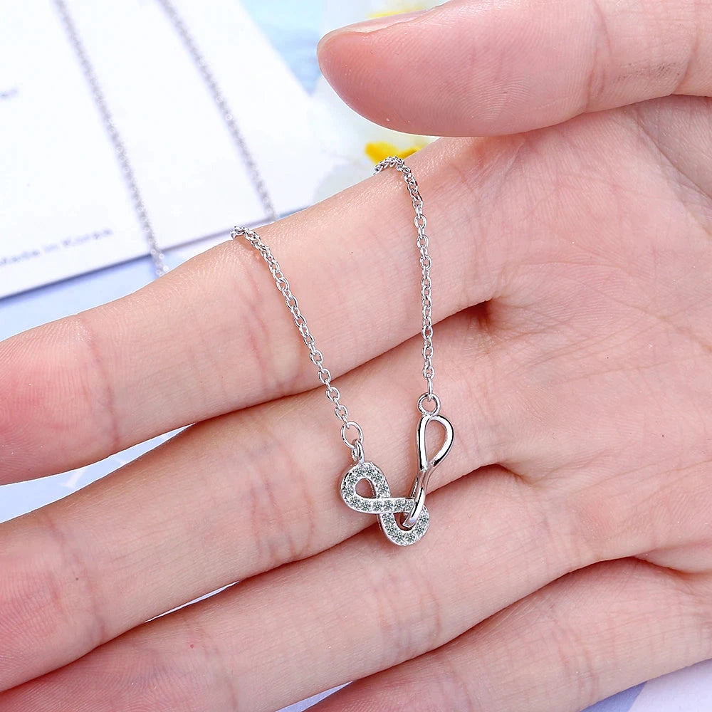 Doppelhalskette mit Unendlichkeitsanhänger und Zirkonia in Silber