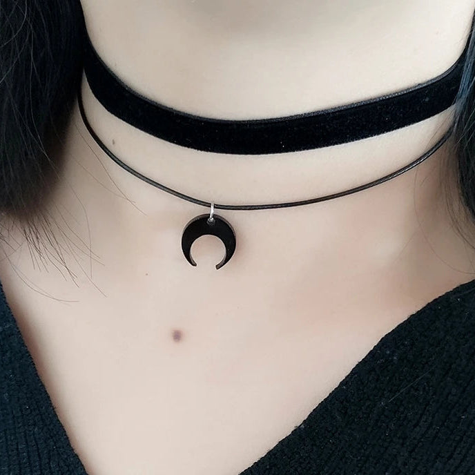 Collana a doppio filo "nuit noire" con pendente a mezzaluna