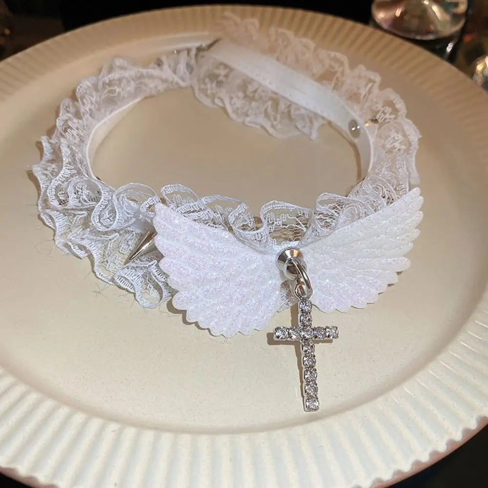 Spitzenkette mit weißem Engel-Flügel-Anhänger
